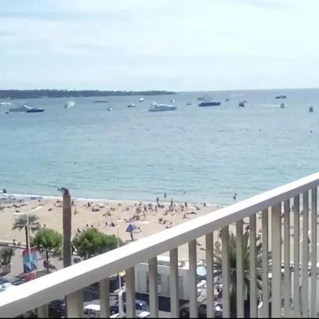 Elegant With Terrace In Cannes