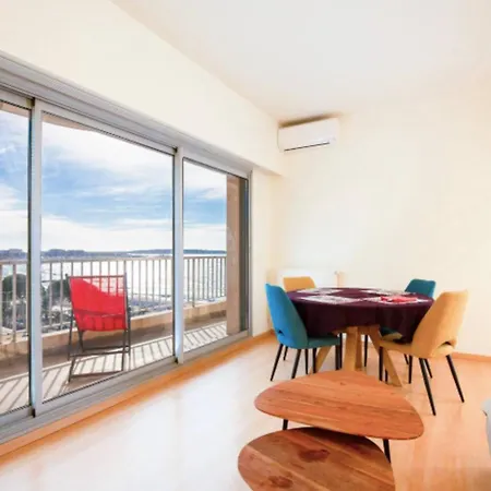 Elegant With Terrace In Lejlighed